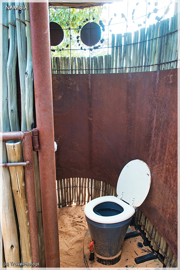 Na Kalahari jest nawet toaleta.
