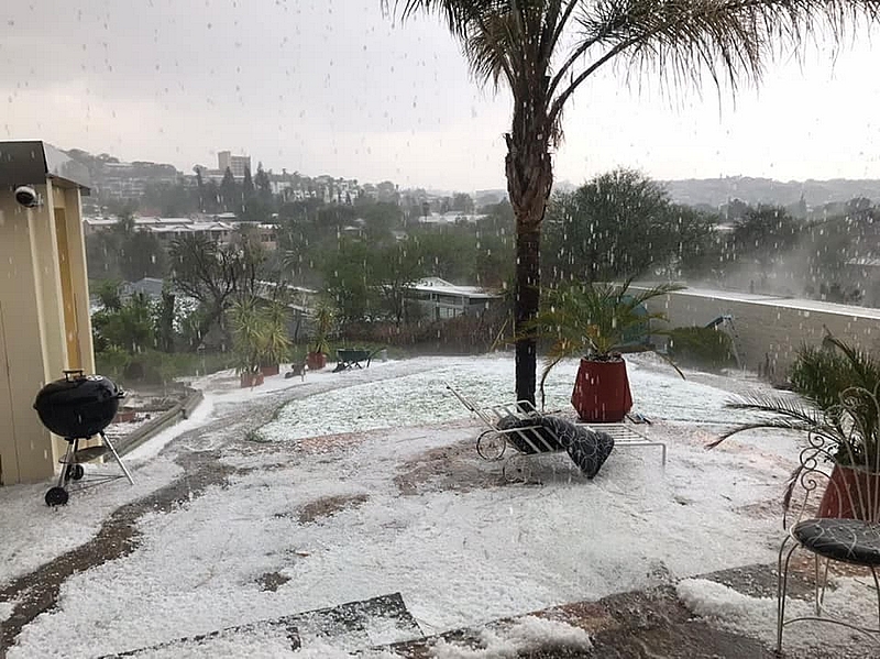 NAMIBIA, Windhoek grad i śnieg