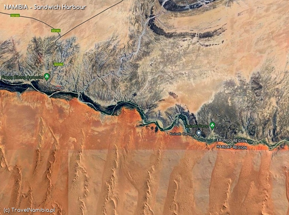 Na google maps doskonale widać granicę tworzoną przez rzekę.
