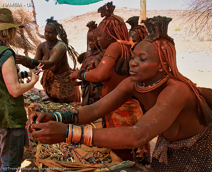 Panie Himba w akcji.